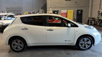 NISSAN LEAF 24kWh Tekna Electric Automatic White 5dr SATNAV+LEATHER+LOWMILES