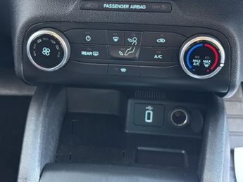 FORD FOCUS 1.0 T EcoBoost Zetec