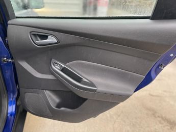 FORD FOCUS 1.6 Titanium