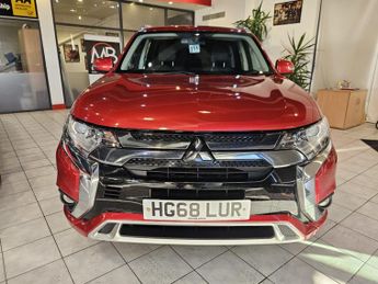 MITSUBISHI OUTLANDER 2.4 h TwinMotor 13.8kWh Juro