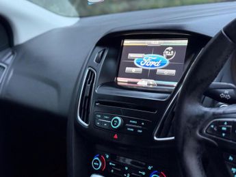 FORD FOCUS 1.6 Titanium Powershift Euro 6 5dr