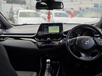 TOYOTA C-HR 1.8 VVT-h Design