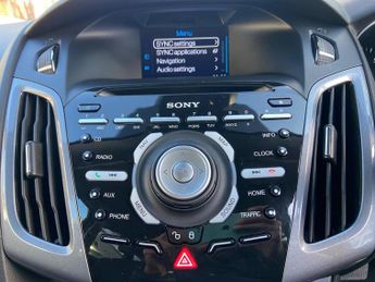 FORD FOCUS 1.6 Titanium Navigator Powershift Euro 5 5dr
