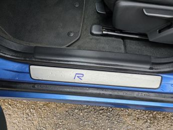 VOLVO XC60 2.4 R-Design Nav D4 AWD