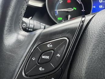 TOYOTA C-HR 1.8 VVT-h Red Edition