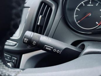 VAUXHALL ZAFIRA TOURER 1.4i Turbo SRi Nav MPV 5dr Petrol Auto Euro 6