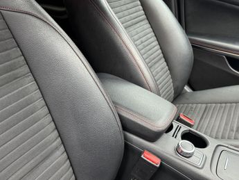 MERCEDES-BENZ GLA CLASS 2.0 GLA250 AMG Line