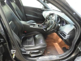 JAGUAR XE 2.0d R-Sport Auto Euro 6 (s/s) 4dr