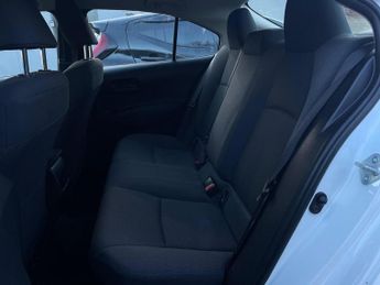 TOYOTA COROLLA 1.8 VVT-h Design CVT Euro 6 (s/s) 4dr