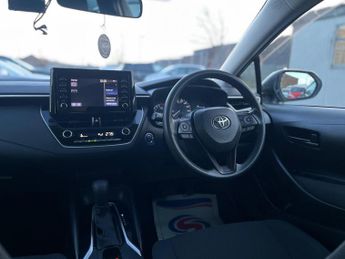 TOYOTA COROLLA 1.8 VVT-h Design CVT Euro 6 (s/s) 4dr