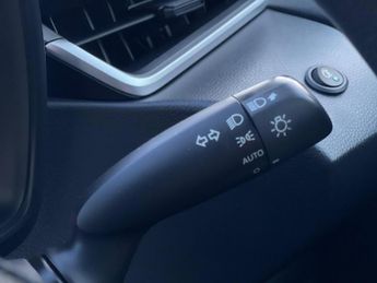 TOYOTA COROLLA 1.8 VVT-h Design CVT Euro 6 (s/s) 4dr