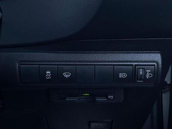 TOYOTA COROLLA 1.8 VVT-h Design CVT Euro 6 (s/s) 4dr