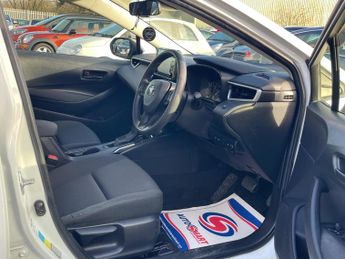 TOYOTA COROLLA 1.8 VVT-h Design CVT Euro 6 (s/s) 4dr