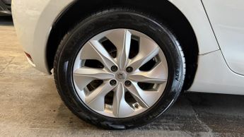 RENAULT ZOE Dynamique Nav Electric Automatic White 5dr 1 OWNER+LOWTAX+SATNAV