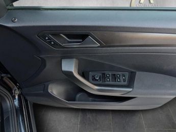 VOLKSWAGEN T-ROC 1.5 TSI EVO SE DSG Euro 6 (s/s) 5dr