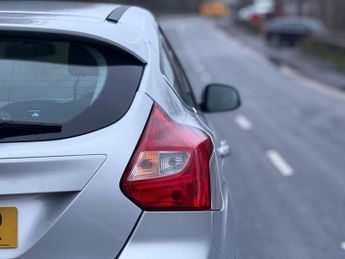 FORD FOCUS 1.6 Zetec Powershift Euro 5 5dr