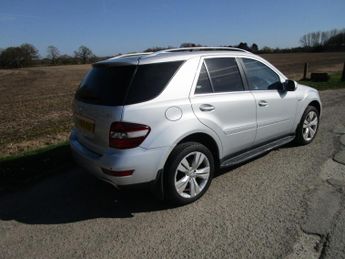 MERCEDES-BENZ M CLASS 2009 3.0 ML350 CDI V6 BlueEfficiency Sport - AUTO