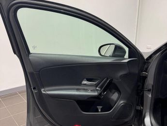 MERCEDES-BENZ A CLASS 1.5 A180d SE 7G-DCT Euro 6 (s/s) 5dr