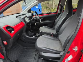 TOYOTA AYGO 1.0 VVT-i x-pression