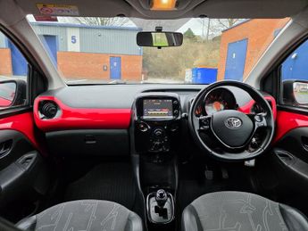 TOYOTA AYGO 1.0 VVT-i x-pression