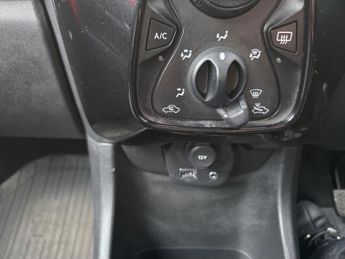 TOYOTA AYGO 1.0 VVT-i x-pression