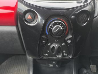 TOYOTA AYGO 1.0 VVT-i x-pression