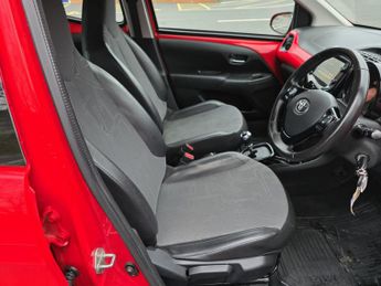 TOYOTA AYGO 1.0 VVT-i x-pression