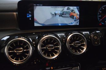 MERCEDES-BENZ A CLASS 2.0 A200d AMG Line Edition