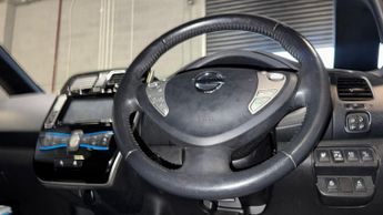 NISSAN LEAF 24kWh Tekna Electric Automatic Black 5dr LOW TAX+LEATHER+SATNAV