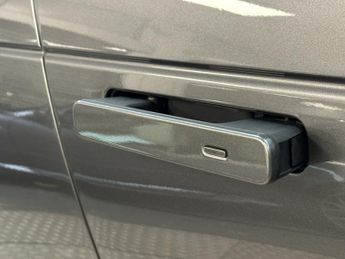 LAND ROVER RANGE ROVER VELAR 2.0 D240 R-Dynamic SE