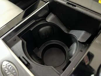 LAND ROVER RANGE ROVER VELAR 2.0 D240 R-Dynamic SE