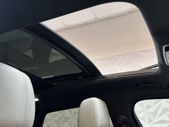 LAND ROVER RANGE ROVER VELAR 2.0 D240 R-Dynamic SE