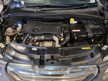 PEUGEOT 2008 1.6 e-HDi Allure (MB)