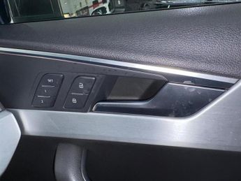 AUDI A4 AVANT 2.0 TDI ultra S line S Tronic Euro 6 (s/s) 5dr