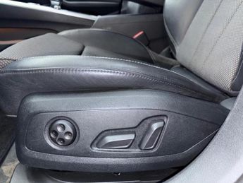 AUDI A4 AVANT 2.0 TDI ultra S line S Tronic Euro 6 (s/s) 5dr