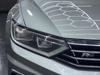 VOLKSWAGEN PASSAT 2.0 TDI BlueMotion Tech R-Line DSG Euro 6 (s/s) 4dr