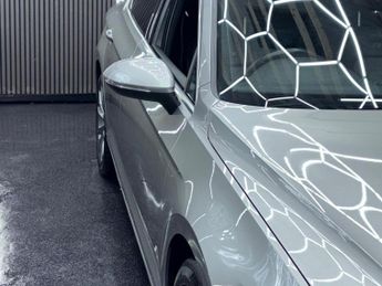 VOLKSWAGEN PASSAT 2.0 TDI BlueMotion Tech R-Line DSG Euro 6 (s/s) 4dr