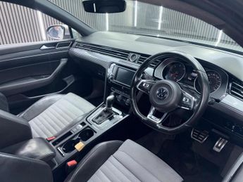 VOLKSWAGEN PASSAT 2.0 TDI BlueMotion Tech R-Line DSG Euro 6 (s/s) 4dr
