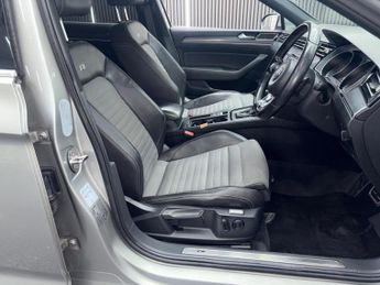 VOLKSWAGEN PASSAT 2.0 TDI BlueMotion Tech R-Line DSG Euro 6 (s/s) 4dr