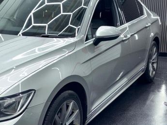 VOLKSWAGEN PASSAT 2.0 TDI BlueMotion Tech R-Line DSG Euro 6 (s/s) 4dr