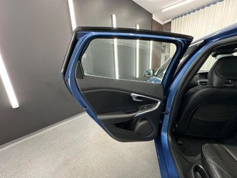 VOLVO V40 1.5 T2 R-Design Auto Euro 6 (s/s) 5dr