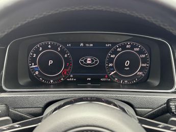 VOLKSWAGEN GOLF 2.0 TSI R