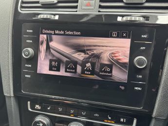 VOLKSWAGEN GOLF 2.0 TSI R