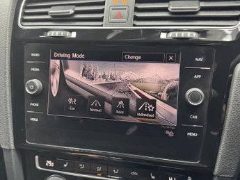 VOLKSWAGEN GOLF 2.0 TSI R