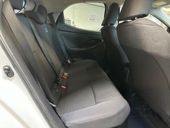 TOYOTA YARIS 1.5 VVT-h Design E-CVT Euro 6 (s/s) 5dr