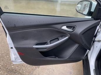 FORD FOCUS 1.6 Titanium