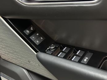 LAND ROVER RANGE ROVER VELAR 2.0 D180 R-Dynamic HSE