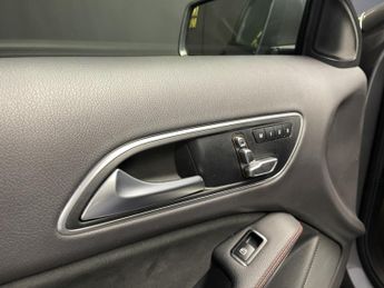 MERCEDES-BENZ GLA 2.1 GLA220d AMG Line