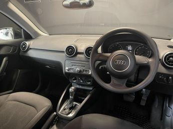 AUDI A1 1.0 TFSI SE