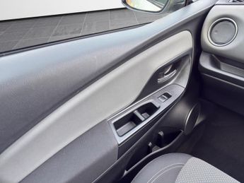 TOYOTA YARIS 1.5 VVT-h Sport